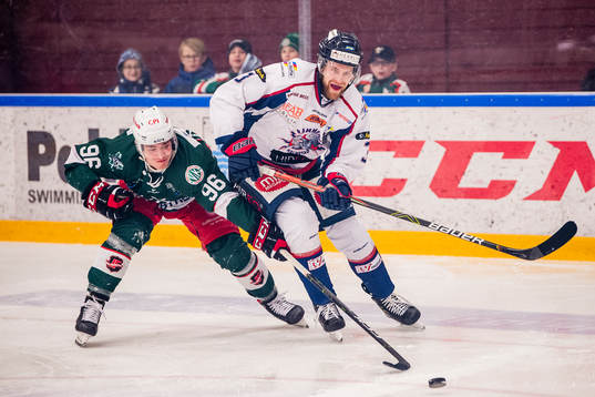 Väsbys Lubomir Fetkovic och Halmstads Martin Vaakanainen