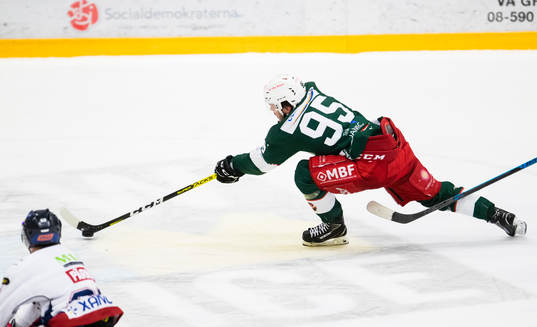Väsbys Johannes Nilsson gör 4-2 i öppen kasse