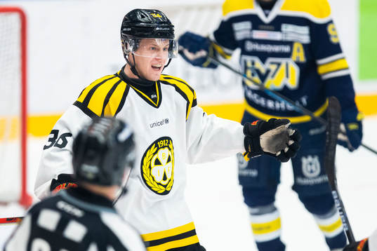 Brynäs Linus Ölund jublar