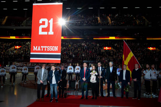 Jesper Mattssons tröja hissas