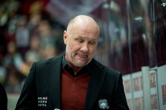 Malmö Redhawks tränare Peter Andersson deppar