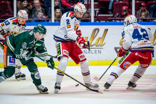Färjestads Per Åslund mot Malmö Redhawks Helge Grans och