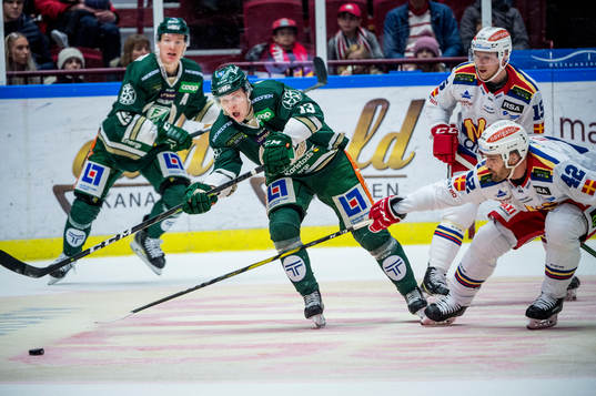 Färjestads Daniel Viksten mot Malmö Redhawks Niklas Arell