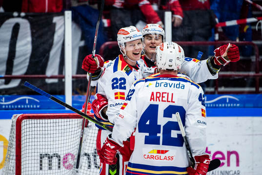 Malmö Redhawks Lars Bryggman jublar med lagkamrater