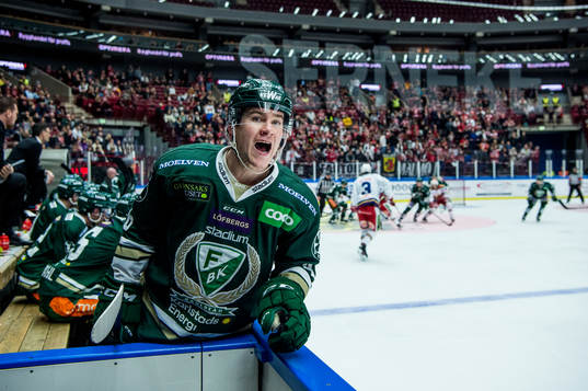 Färjestads Michael Latta är irriterad på Malmö Redhawks