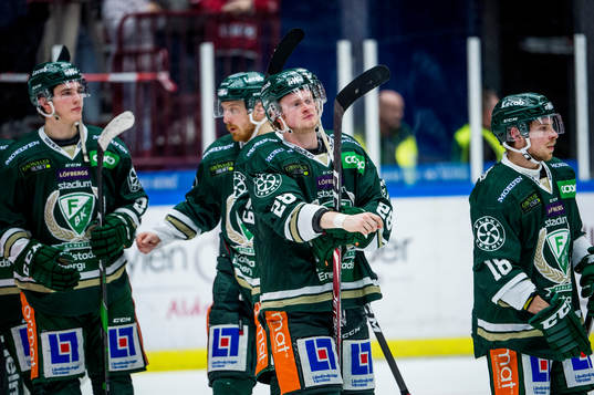 Färjestads Linus Arnesson deppar med lagkamraterna