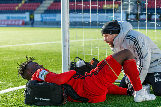 Östersunds Jordan Attah Kadiri  har ont