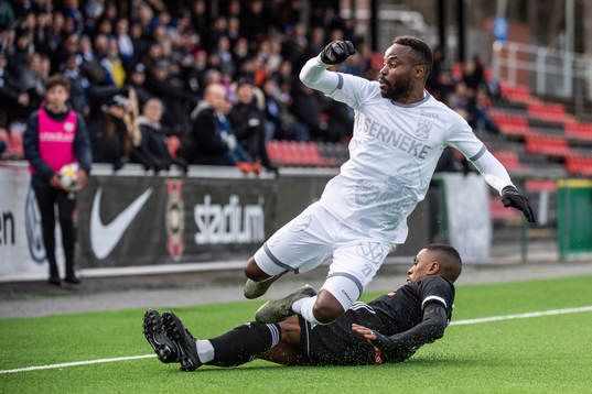 IFK Göteborgs Nzuzi Toko och Sollentunas Dida Rashidi