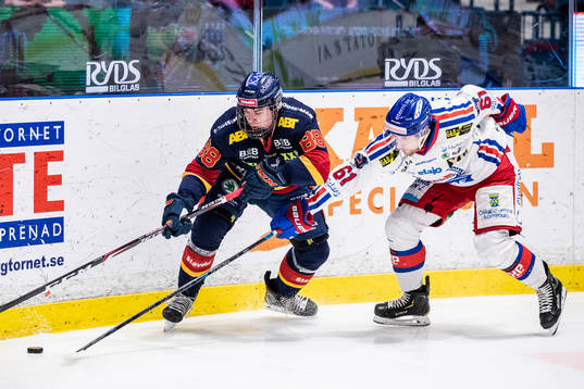 Djurgårdens Alexander Holtz och Oskarshamns Emil Wahlberg