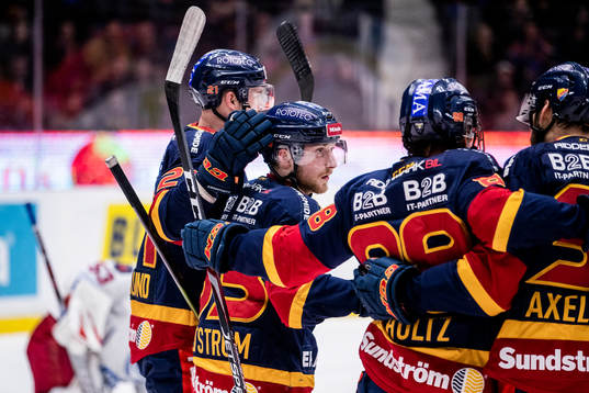 Djurgårdens Linus Hultström jublar