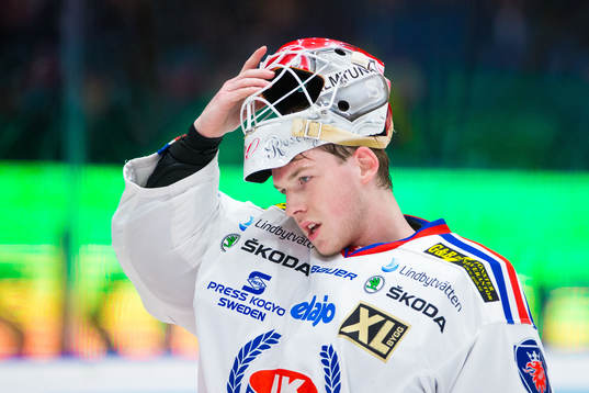 Oskarshamns målvakt Daniel Rosengren deppar