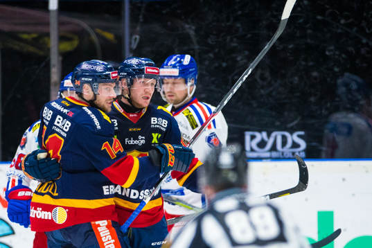 Djurgårdens Henrik Eriksson jublar med Tom Wandell