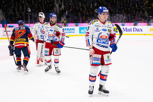 Oskarshamns John Dahlström deppar med lagkamrater