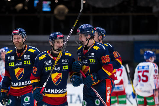 Djurgårdens William Eklund och Alexander Holtz jublar