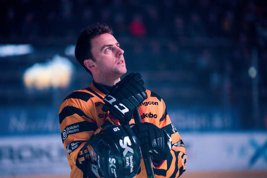 Skellefteås Joakim Lindström före ishockeymatchen i SHL