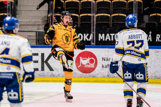 Skellefteås Philip Broberg jublar