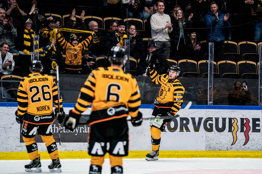 Skellefteås Joakim Lindström  jublar