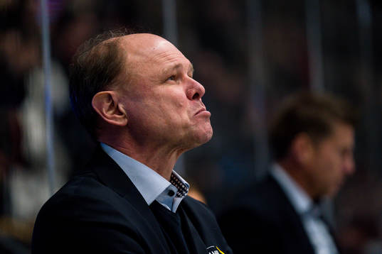 Leksands assisterande tränare Per-Erik Eklund deppar