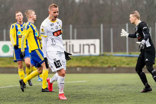 Häckens Jasse Tuominen reagerar