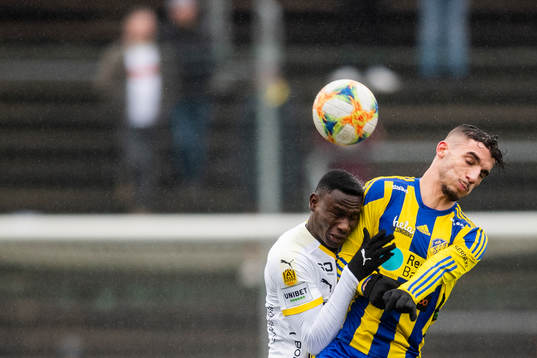 Häckens Godswill Ekpolo och Eskilsminnes Gjenis Zeqiri