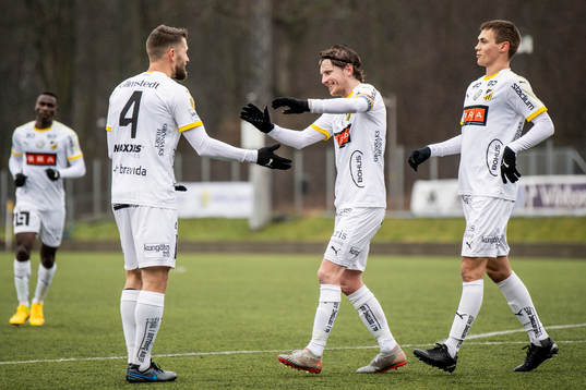 Häckens Joona Toivio (v) jublar med Erik Friberg