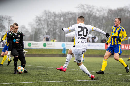 Häckens Ali Youssef gör 0-3 på Eskilsminnes målvakt