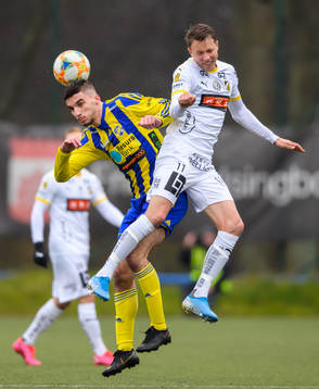 Eskilsminnes Gjenis Zeqiri och Häckens Viktor Lundberg