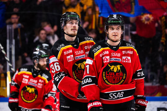 Luleås Emil Larsson och Filip Hållander jublar