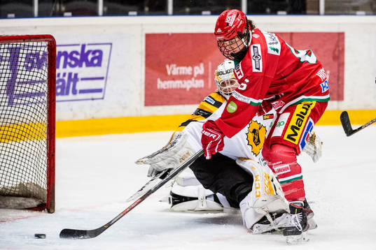 Modos Gracen Hirschy gör 2-0 på Skellefteås målvakt