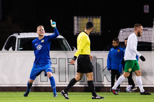 Hammarbys målvakt David Ousted reagerar