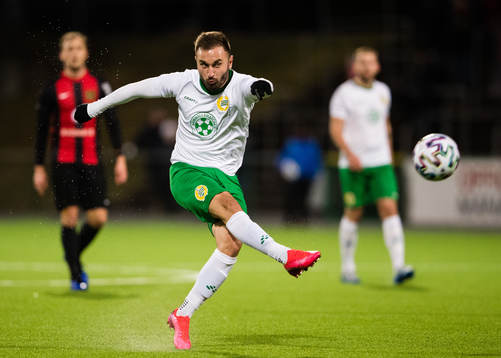 Hammarbys Muamer Tankovic med ett skott