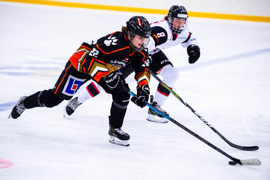 Göteborgs Hanna Thuvik och Malmö Redhawks Johanna