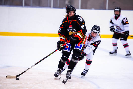 Göteborgs HC Rachael Smith och Malmö Redhawks Josephine