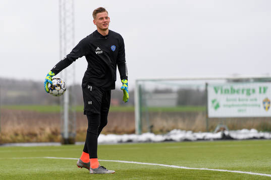 Falkenbergs målvakt Johan Brattberg före fotbollsmatchen