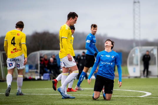 Halmstads Emil Tot Wikström deppar
