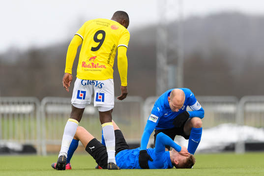 Halmstads Erik Ahlstrand har ont