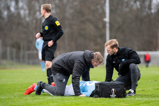 Malmö FFs Jo Inge Berget har ont och får läkarvård