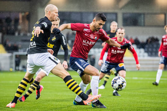 s Per Karlsson och Örgrytes Ailton Almeida