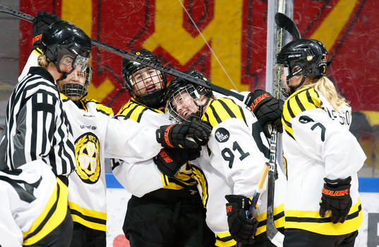 Brynäs Georgina Farman jublar