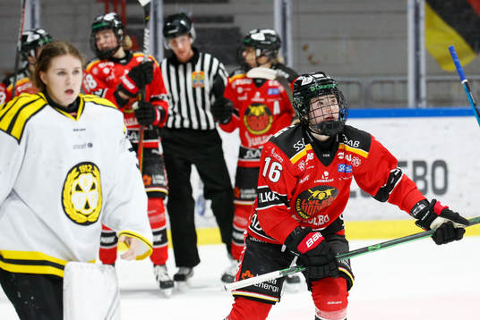 Luleås Petra Nieminen jublar