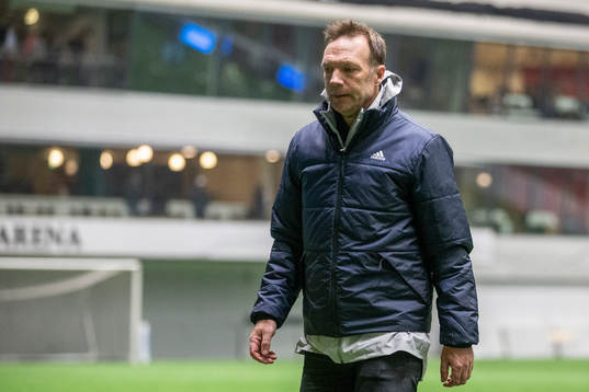 Djurgårdens tränare Kim bergstrand deppar