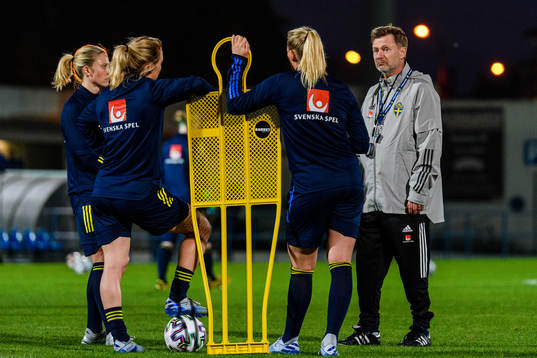 Peter Gerhardsson, head coach speaks with Rebecka