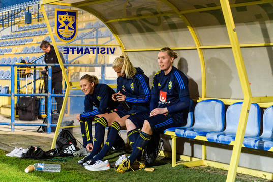 Rebecka Blomqvist, Sofia Jakobssona and goalkeeper Hedvig
