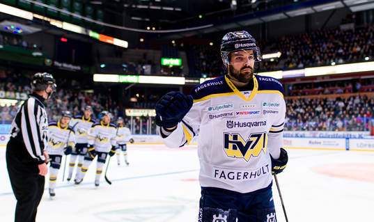s Linus Fröberg jublar