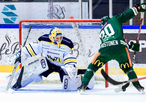 s målvakt Jonas Gunnarsson och Färjestads Aleksi Mustonen