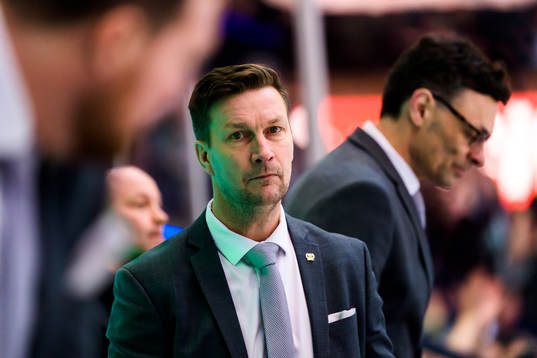 Färjestads huvudtränare Johan Pennerborn deppar