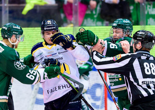 s Lias Andersson i bråk med brorsan Färjestads Noah