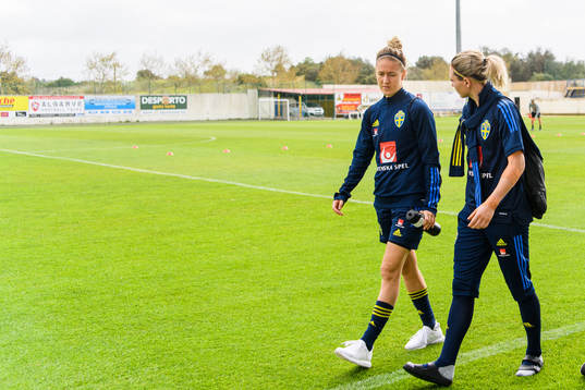 Emma Kullberg  and goalkeeper Jennifer Falk