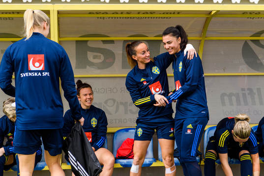 Jessica Samuelsson, Kosovare Asllani and goalkeeper Zecira