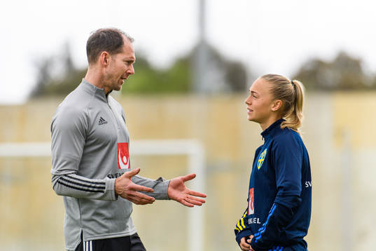 Martin Bergqvist, physio speaks with Hanna Bennison
